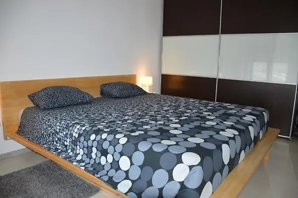 Tiro Apartman Póla Horvátország