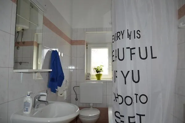 Tiro Apartment Pula 0*,
